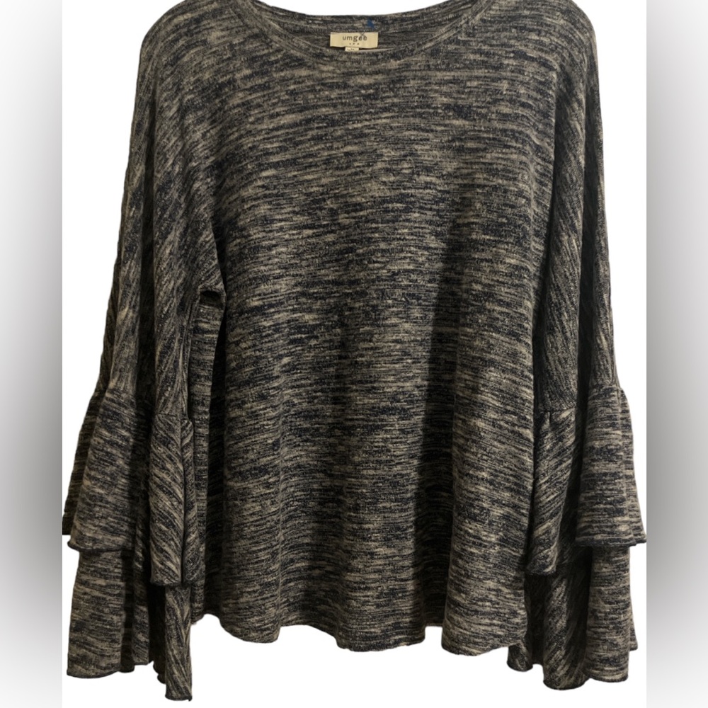 UMGEE - Tiered Ruffle Sleeve Top Sz Medium (oversized)